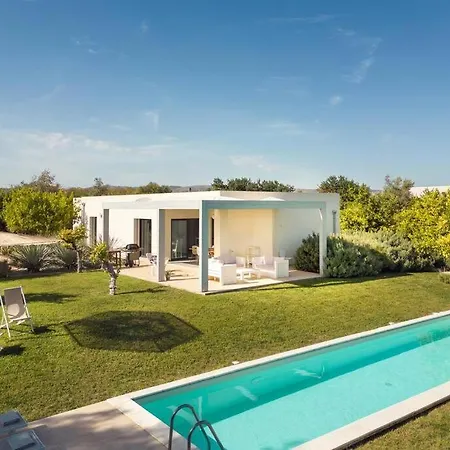 Papeda-tenuta Il Cavaliere D'italia Noto-vista Fronte Mare E Piscina Privata Noto