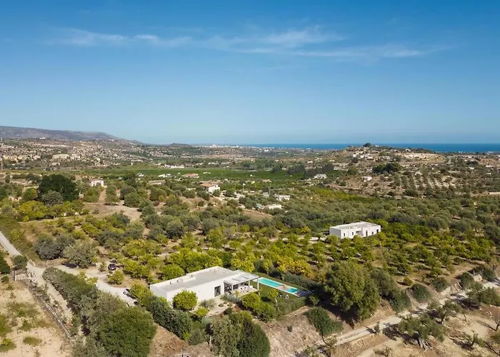 Papeda-tenuta Il Cavaliere D'italia Noto-vista Fronte Mare E Piscina Privata *
