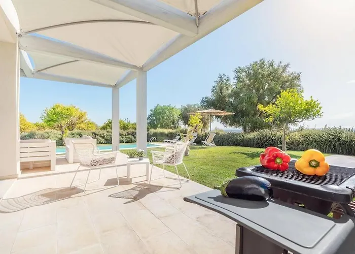 Papeda-tenuta Il Cavaliere D'italia Noto-vista Fronte Mare E Piscina Privata Villa