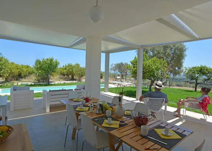 Papeda-tenuta Il Cavaliere D'italia Noto-vista Fronte Mare E Piscina Privata * Noto